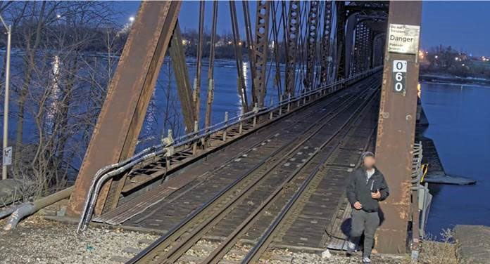 Cuban national arrested after attempting run across Ontario bridge: RCMP