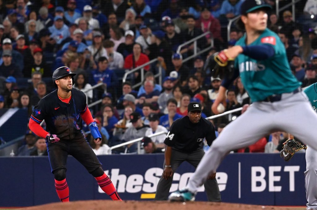 Торонто десният боудън Франсис позволи пробег в шест иннинг докато Джордж