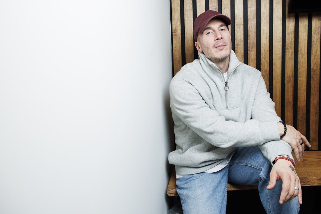 канадският поп певец Шон Десман а домашните групи юли разговори