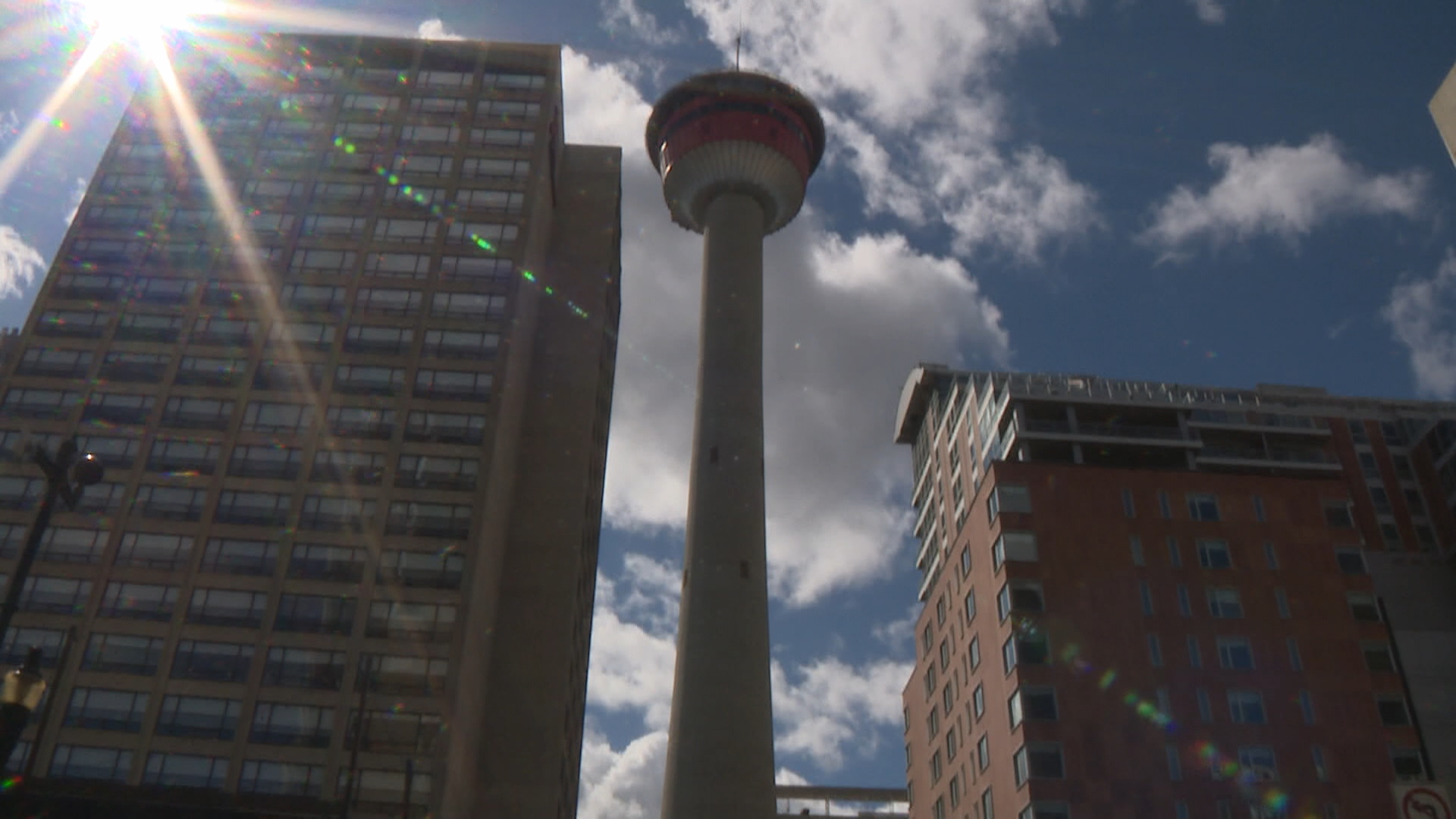 Той рисува розова картина на усилията на града за съживяване