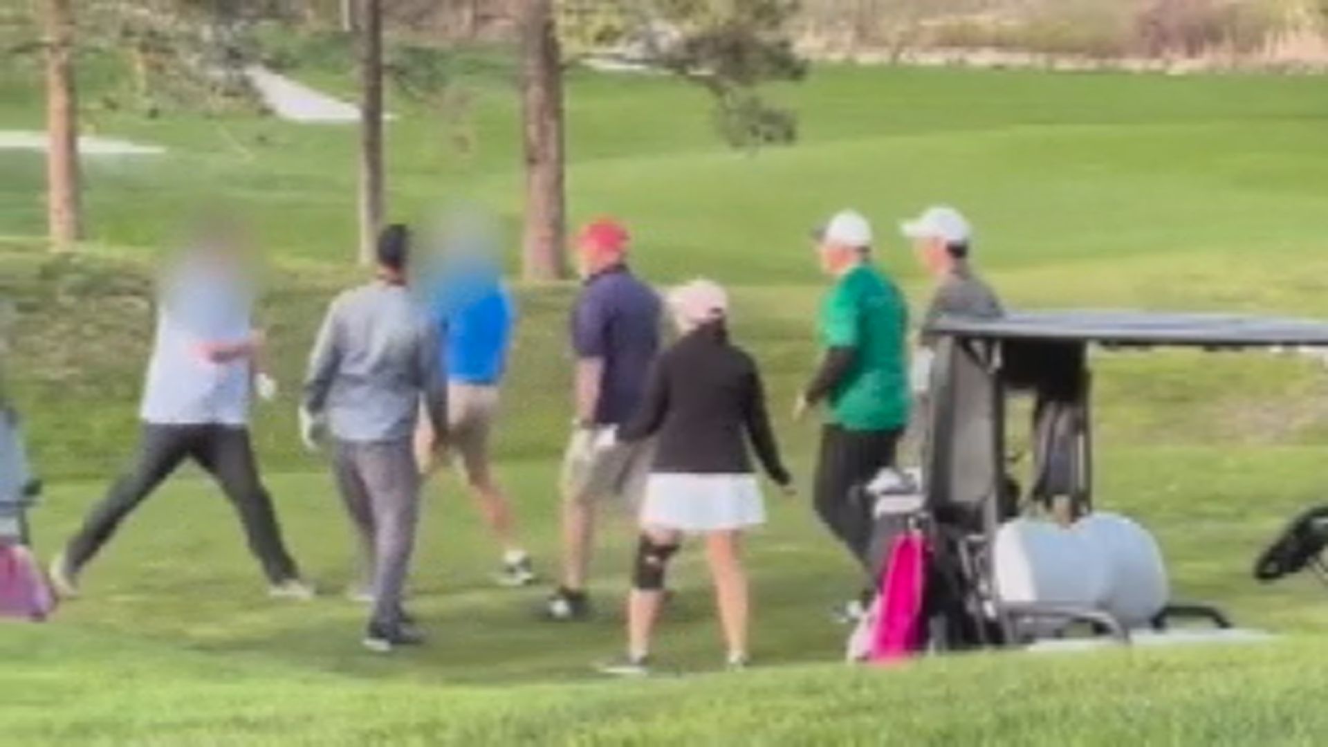 Това не беше само голф клубове които се люлееха на