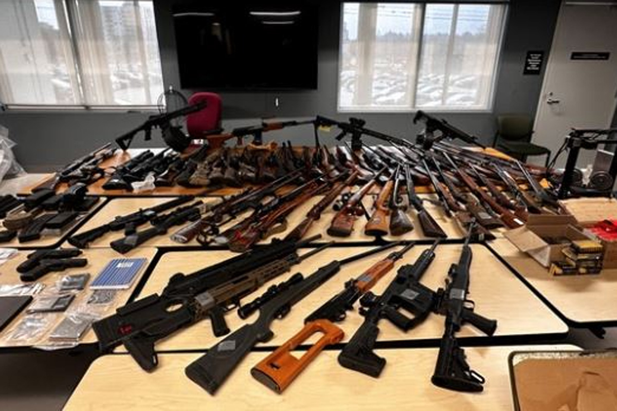 полиция в Гюлф Онт Иззе 60 оръдия и повече от