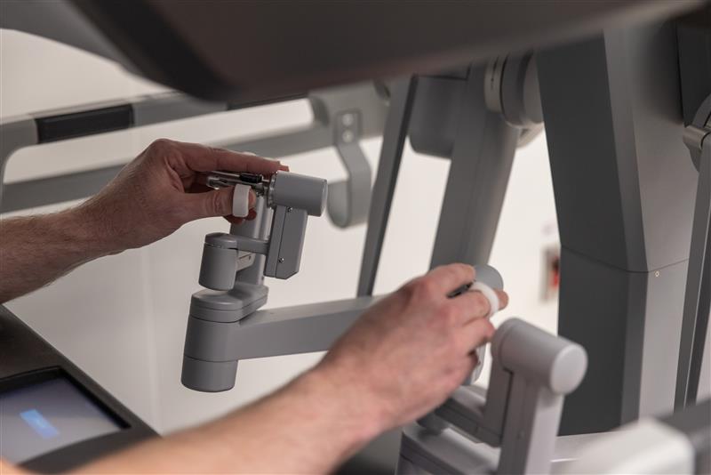 Close-up of the robotic console, where the surgeon controls the precise movements of the robot during the surgery.