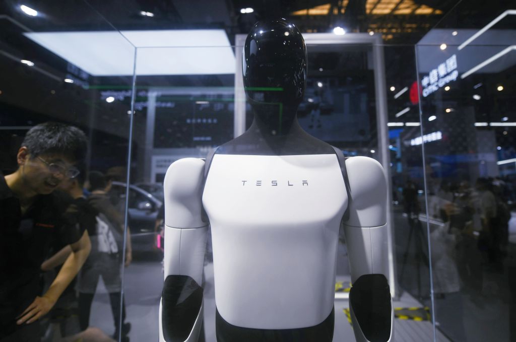 Visitors view Tesla Bot Optimus during the 2024 World AI Conference & High-Level Meeting on Global AI Governance at Shanghai World Expo Exhibition and Convention Center on July 4, 2024 in Shanghai, China.