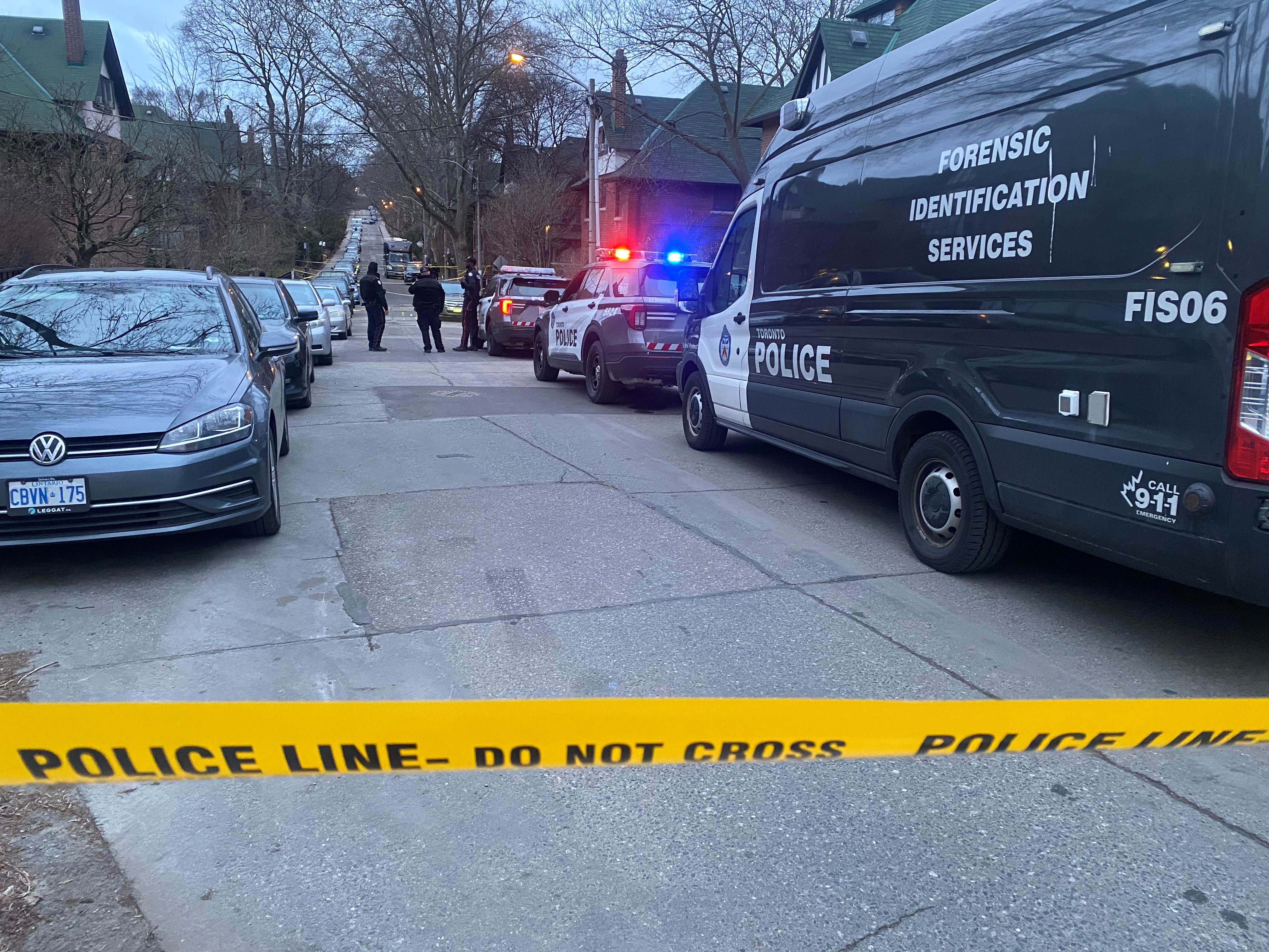 Полицията в Торонто твърдят че двама мъже са загинали след