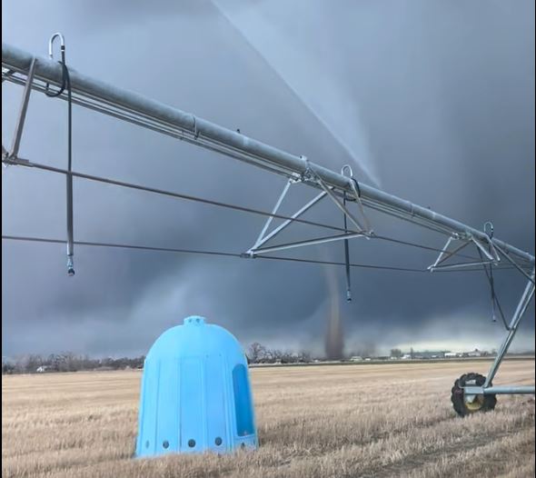 Environment Canada has given the tornado a preliminary rating of EF0, which is the weakest kind of tornado, but it can still have wind speeds between 90 and 130 km/h.