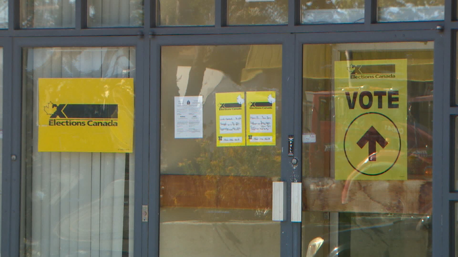 Предварителни анкети за предстоящите федерални избори отворени в петък и