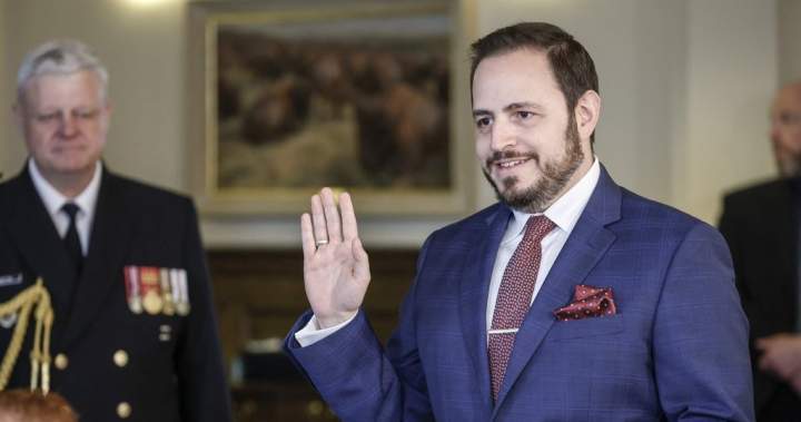 Вносител на петиция който иска да отстрани министри от кабинета