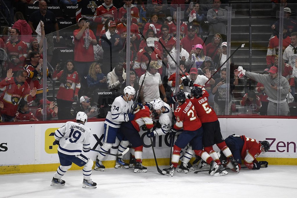 Торонто Крейг Берубе пука поръчки от централния кръг Главният