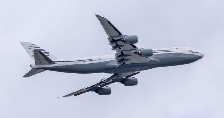 Министърът на отбраната Пит Хегет е приел надарен самолет Boeing