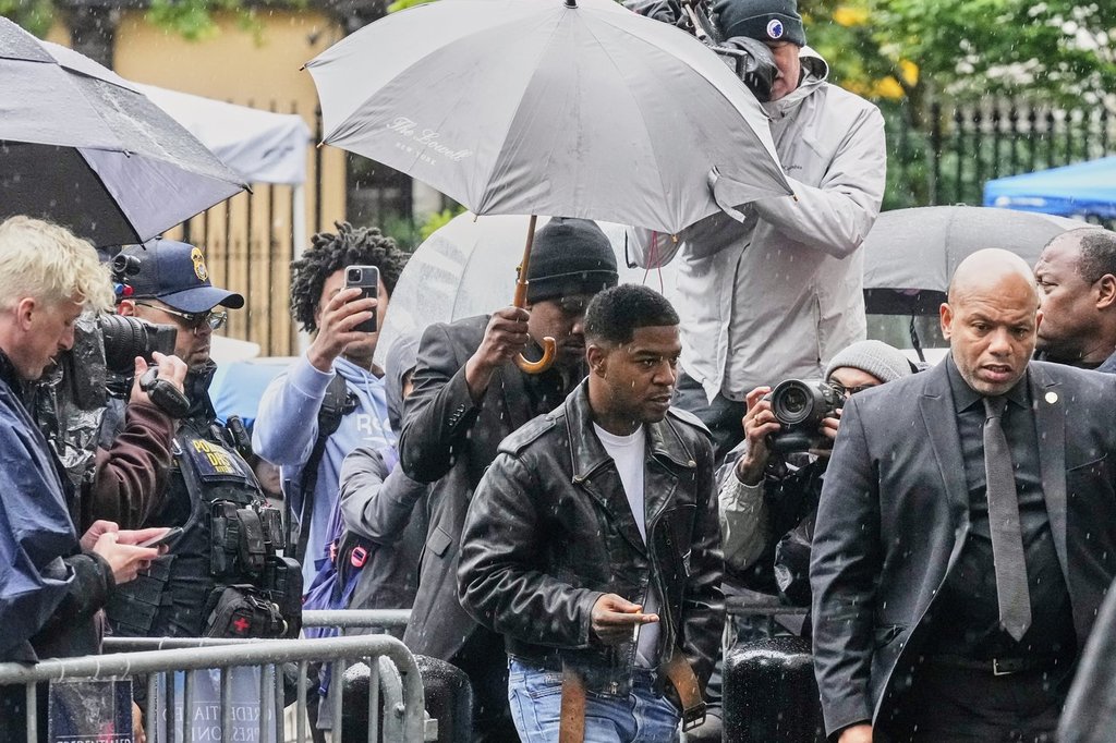 Rapper Kid Cudi, center, arrives at Federal Court for the trial of Sean "Diddy" Combs, in New York, Thursday, May 22, 2025.