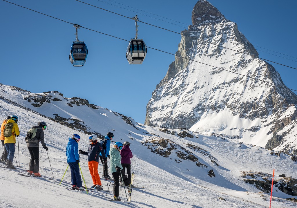 Телата на пет скиори са намерени на ледник над швейцарския