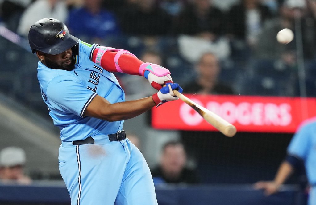 Торонто Ърни Климент и Владимир Гереро младши удариха Омирс в осемгодишния втори