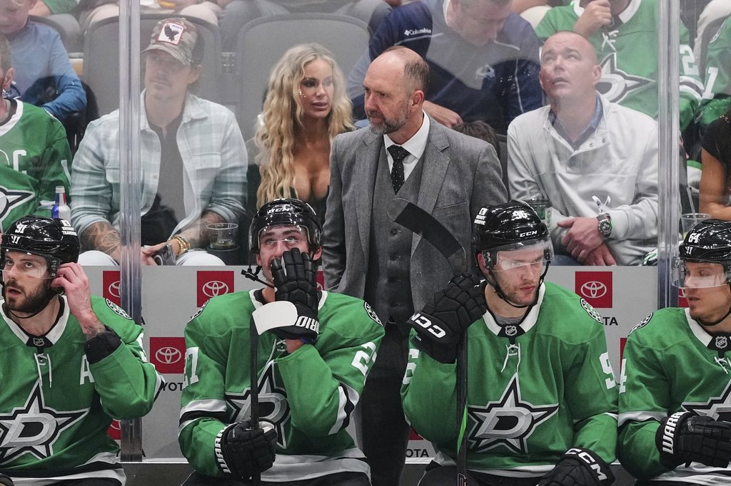 Уейн Грецки беше в съблекалнята на звездите в Далас поздравявайки