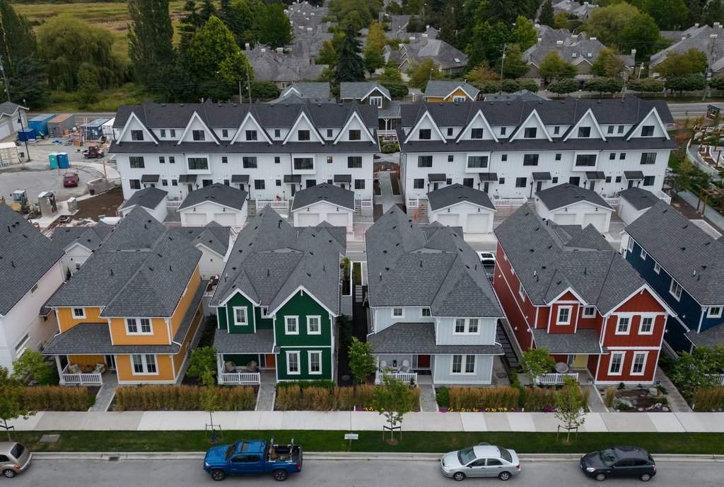 Some Ontario homeowners hit ‘breaking point,’ miss mortgage payments: report
