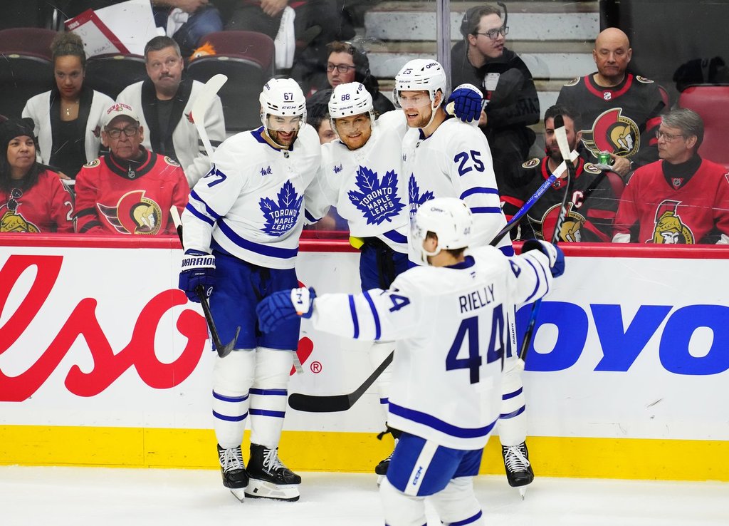 Отава кленовите листа са тръгнали към втория кръг на