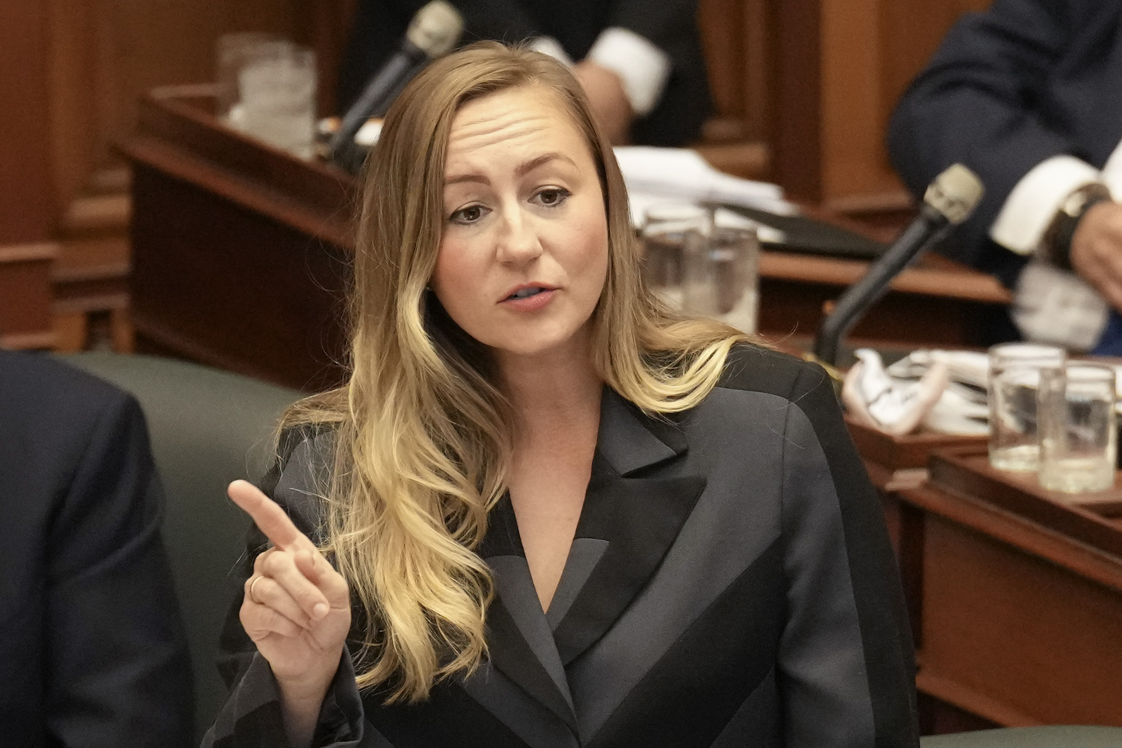 Правителството на Ford обмисля да предаде нови правомощия на министъра