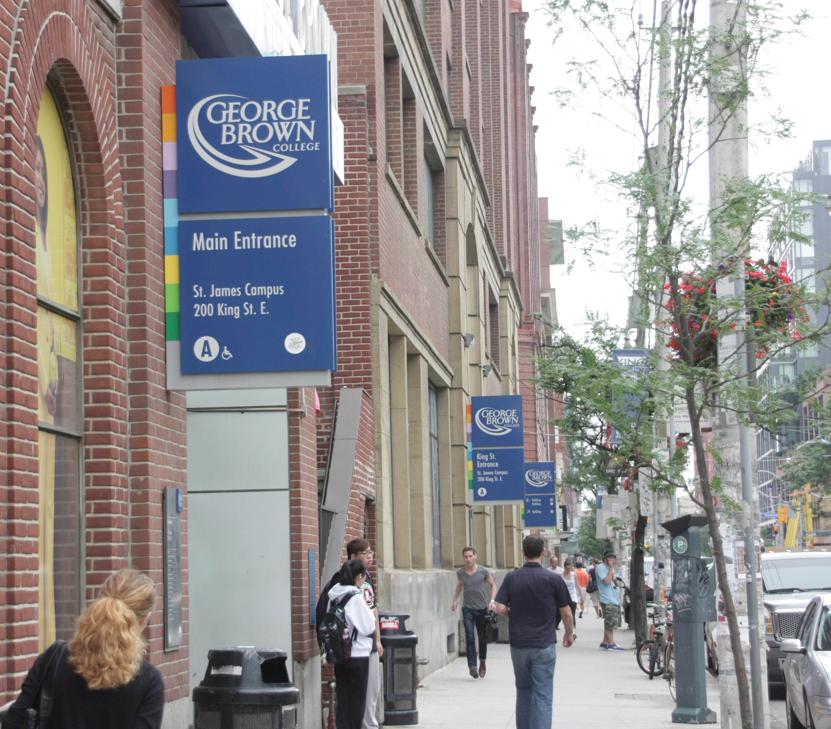 Онтарио колеж обяви че ще завърши своята десетилетие на програмата