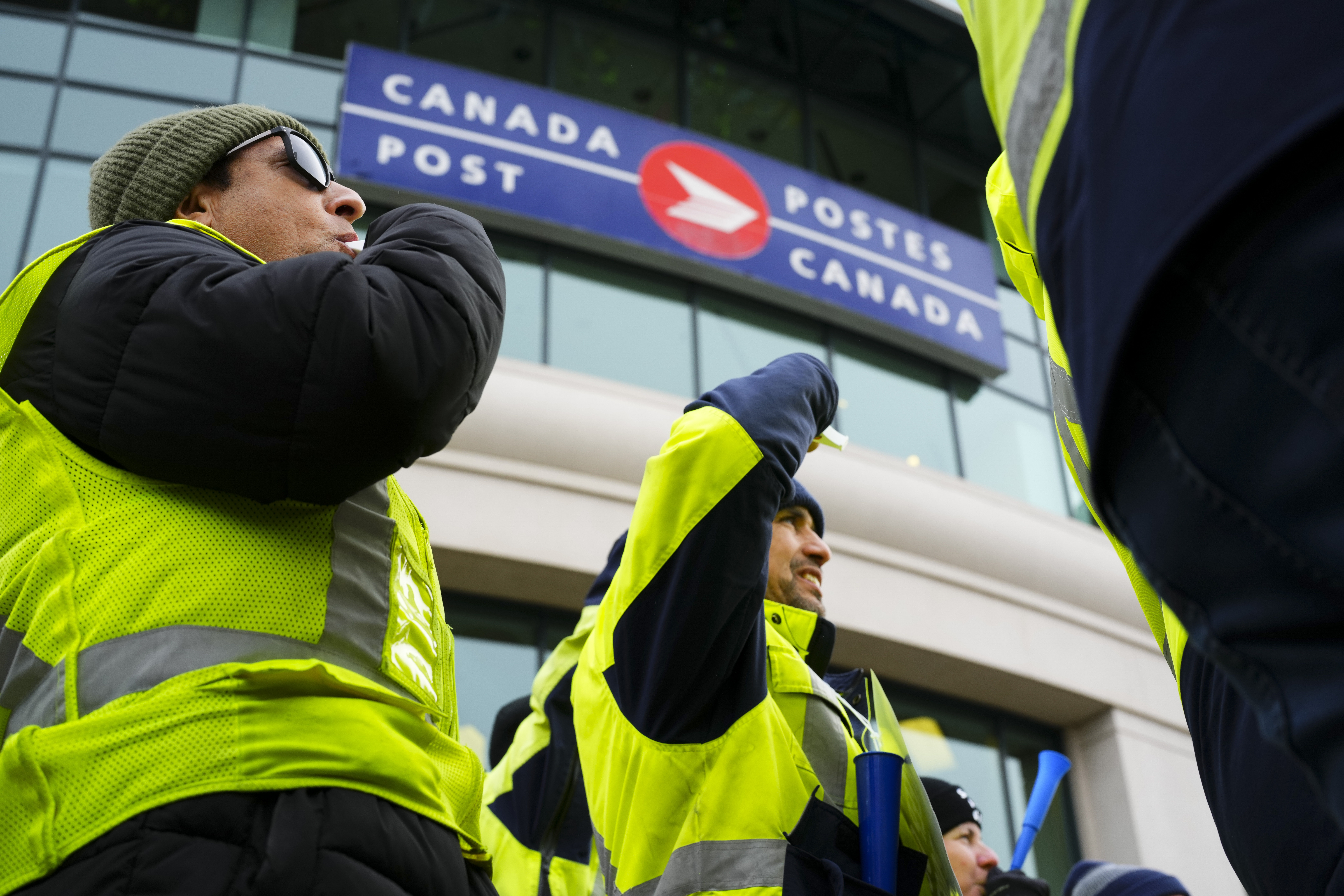 Canada Post says no response from union on latest offer