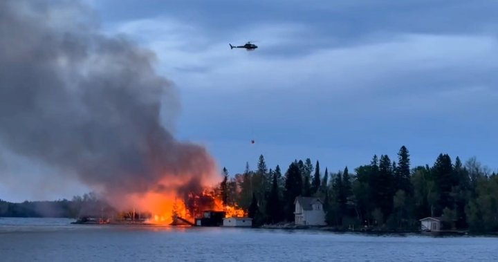 Manitoba RCMP разследват пожар който погълна вила в езерото Falcon