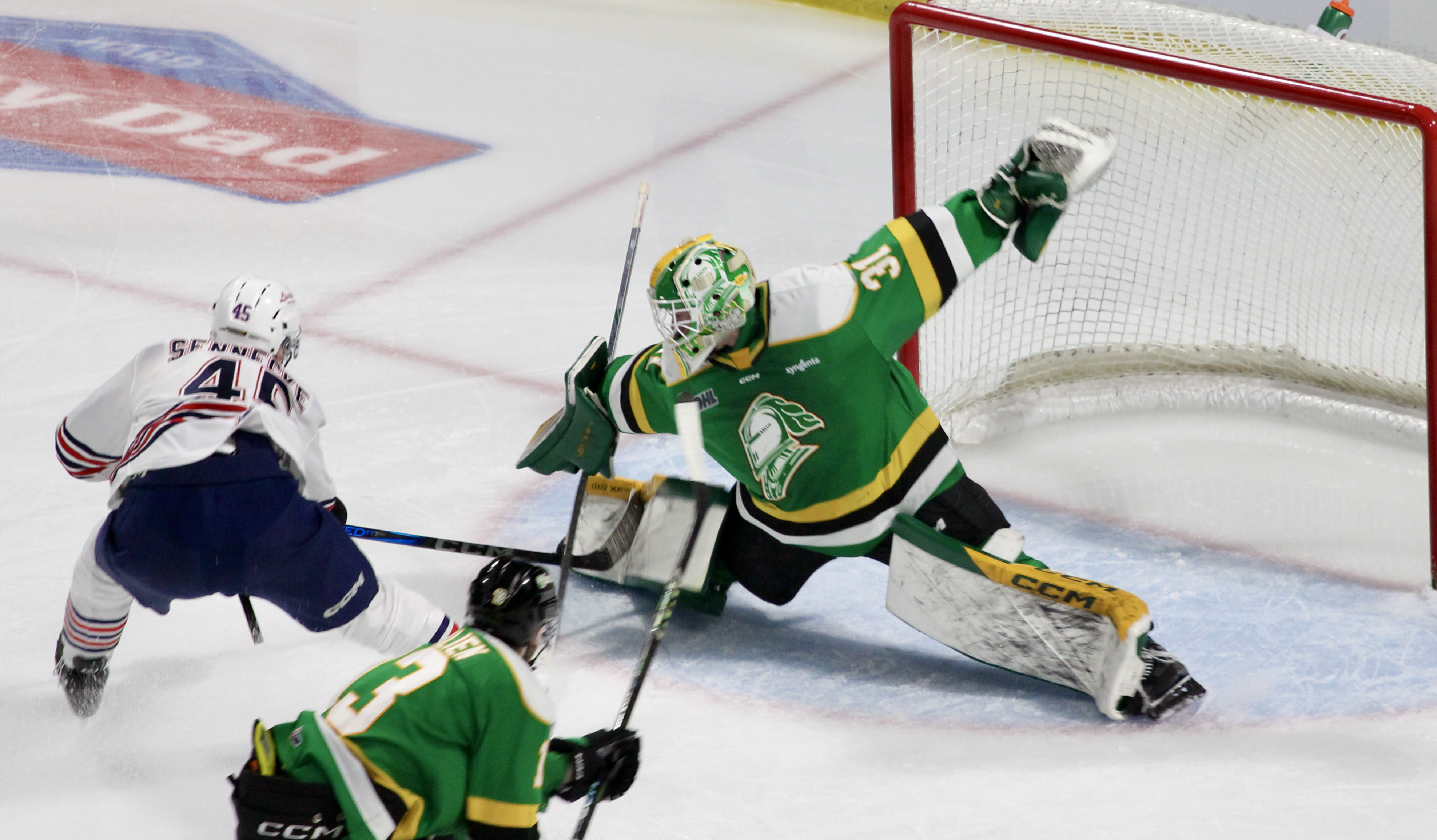 Андрю Гибсън вкара два гола за силна игра за генералите