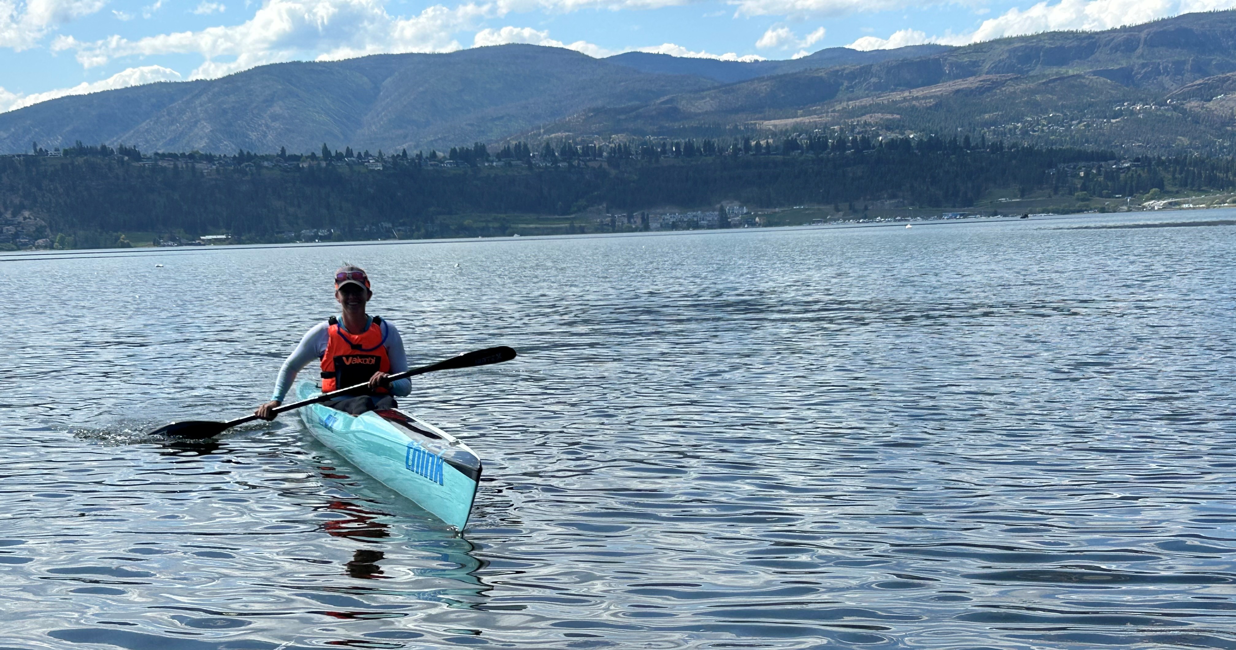 A Kelowna B C жената разпалва много голямо разстояние в сърф