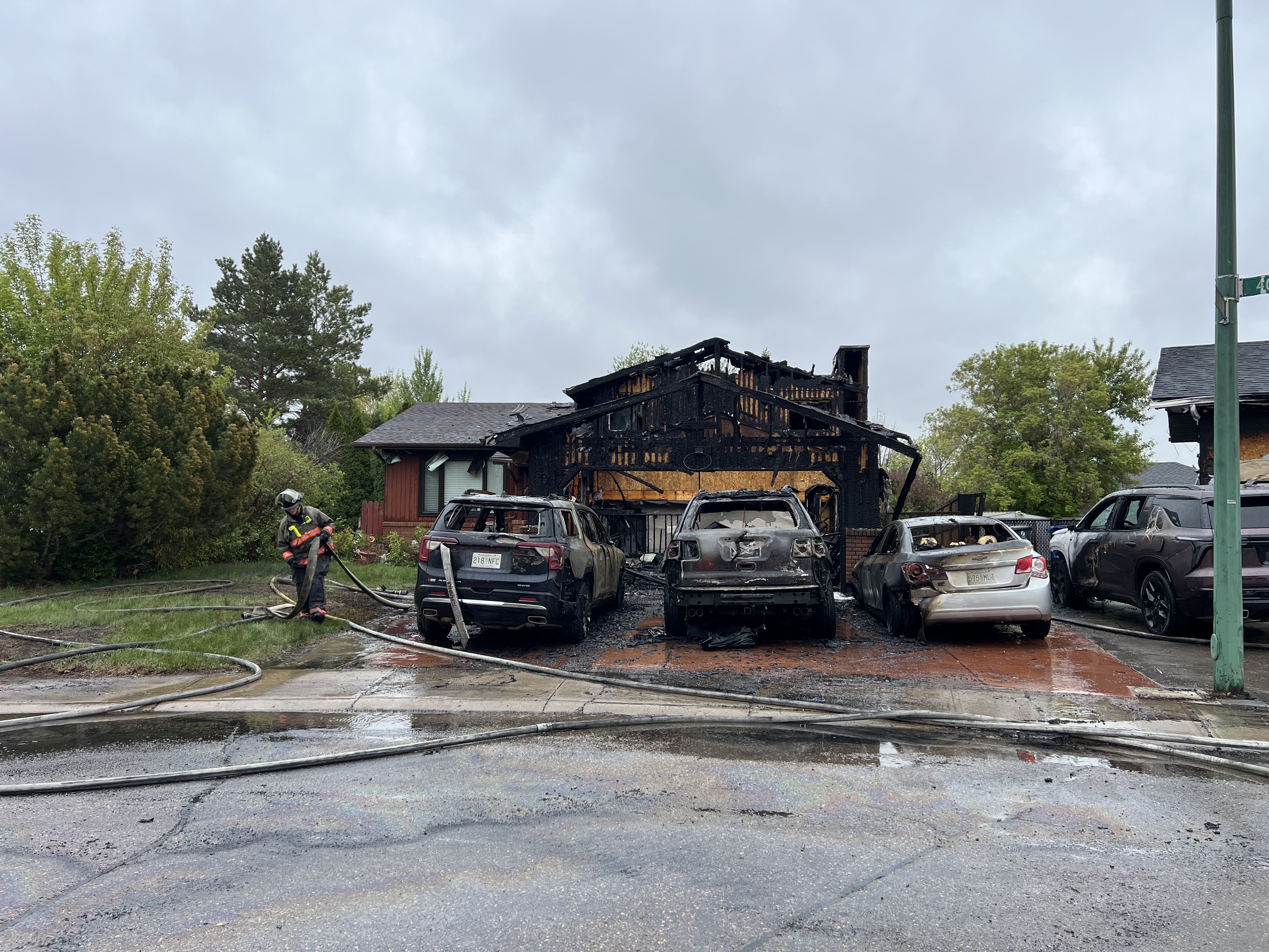 Четирима души са в безопасност след като в понеделник избухна