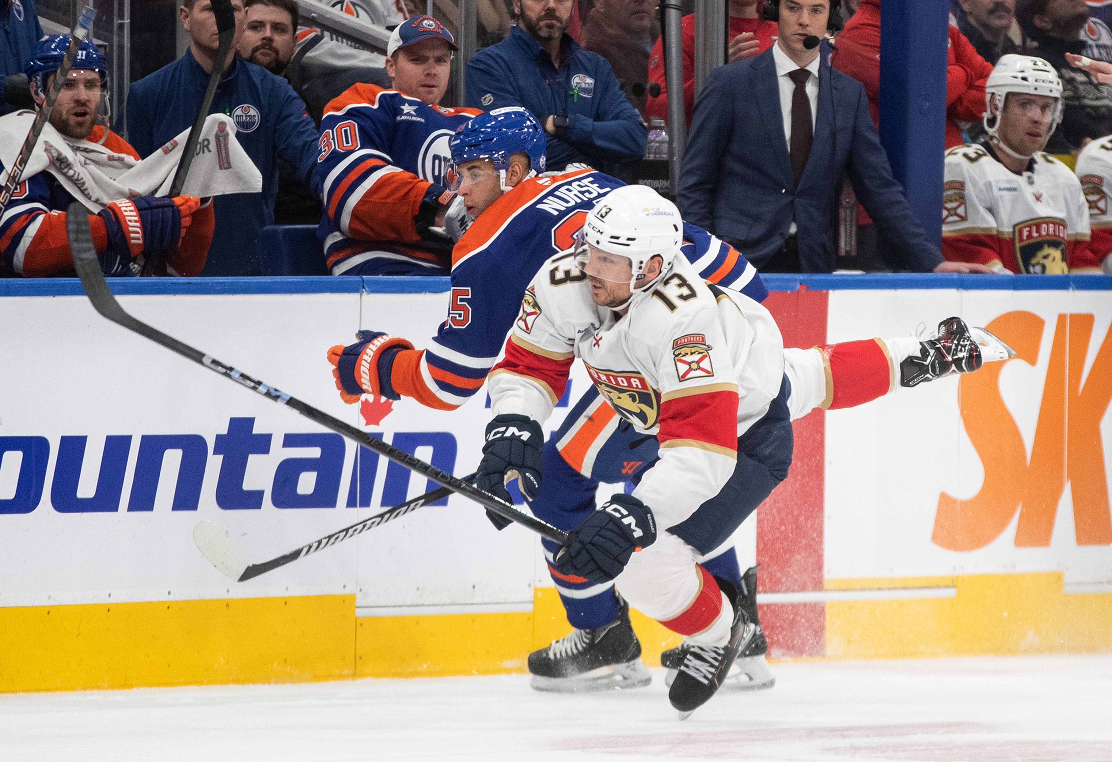 Ойлърс бяха сгъваеми Главите потънаха в ръцете Сълзи течеха от