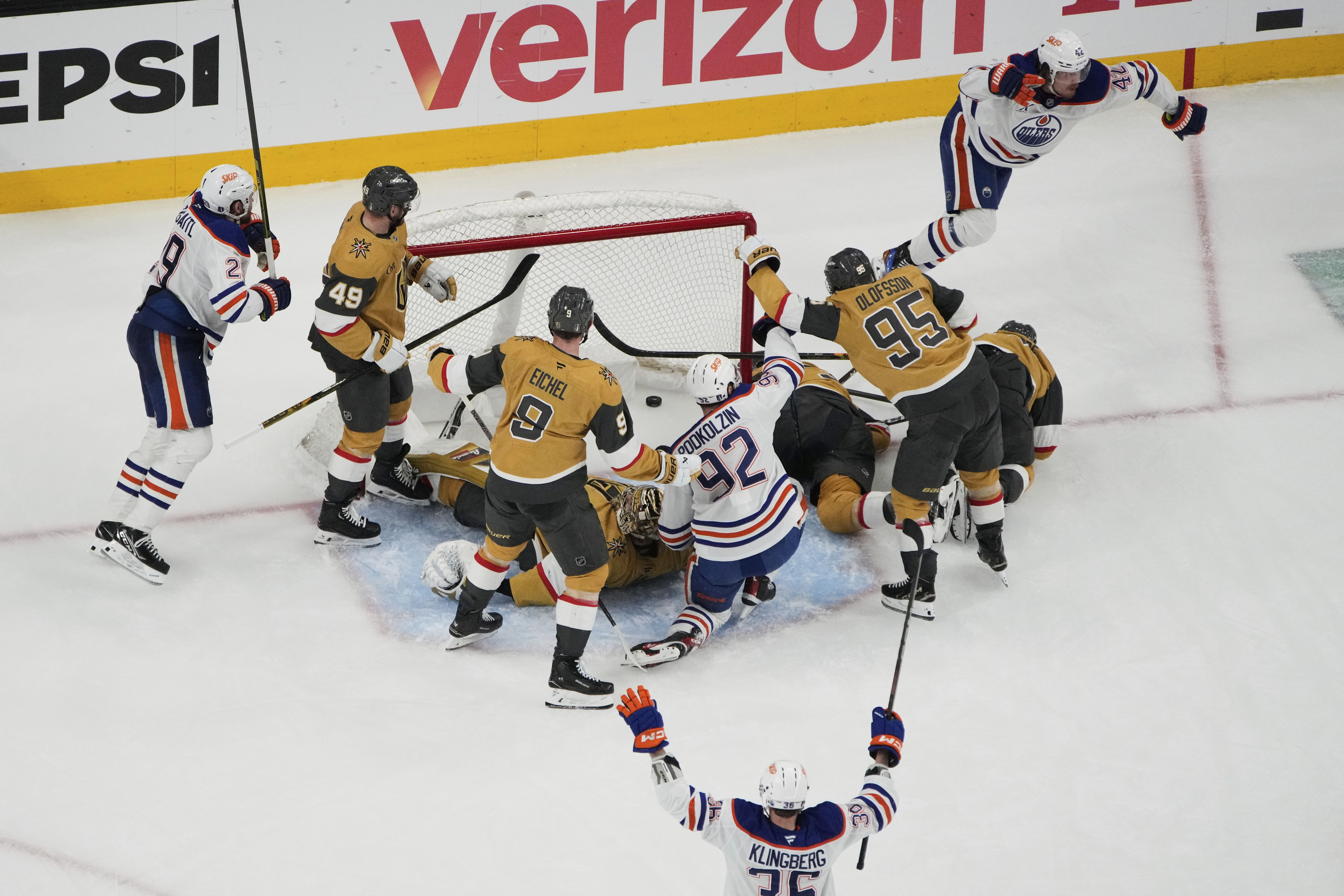 Каспери Капанен вкара на борба пред мрежата в 7 14 от