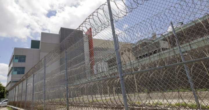 десет мъже които бяха лишени от свобода в затвор в