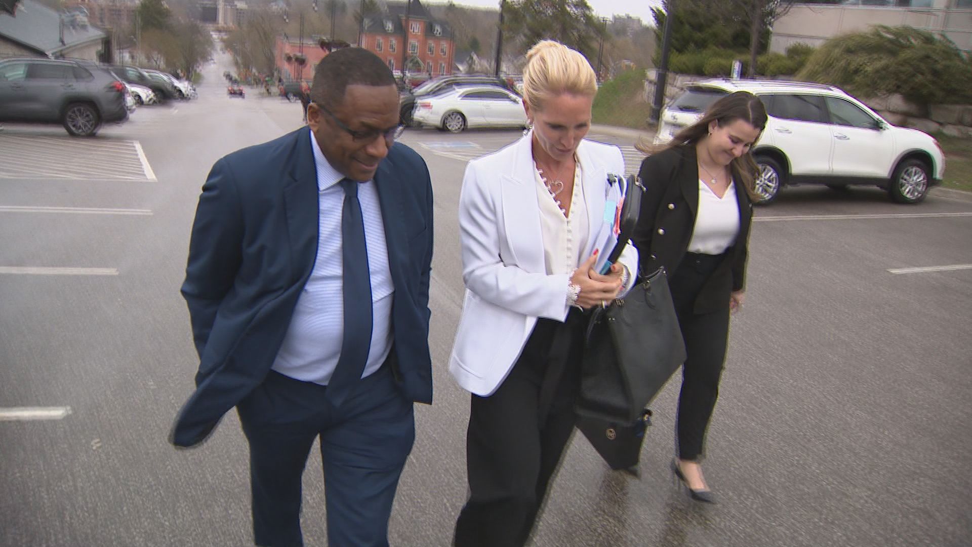 Близо три години след като първо изправени срещу обвинения в