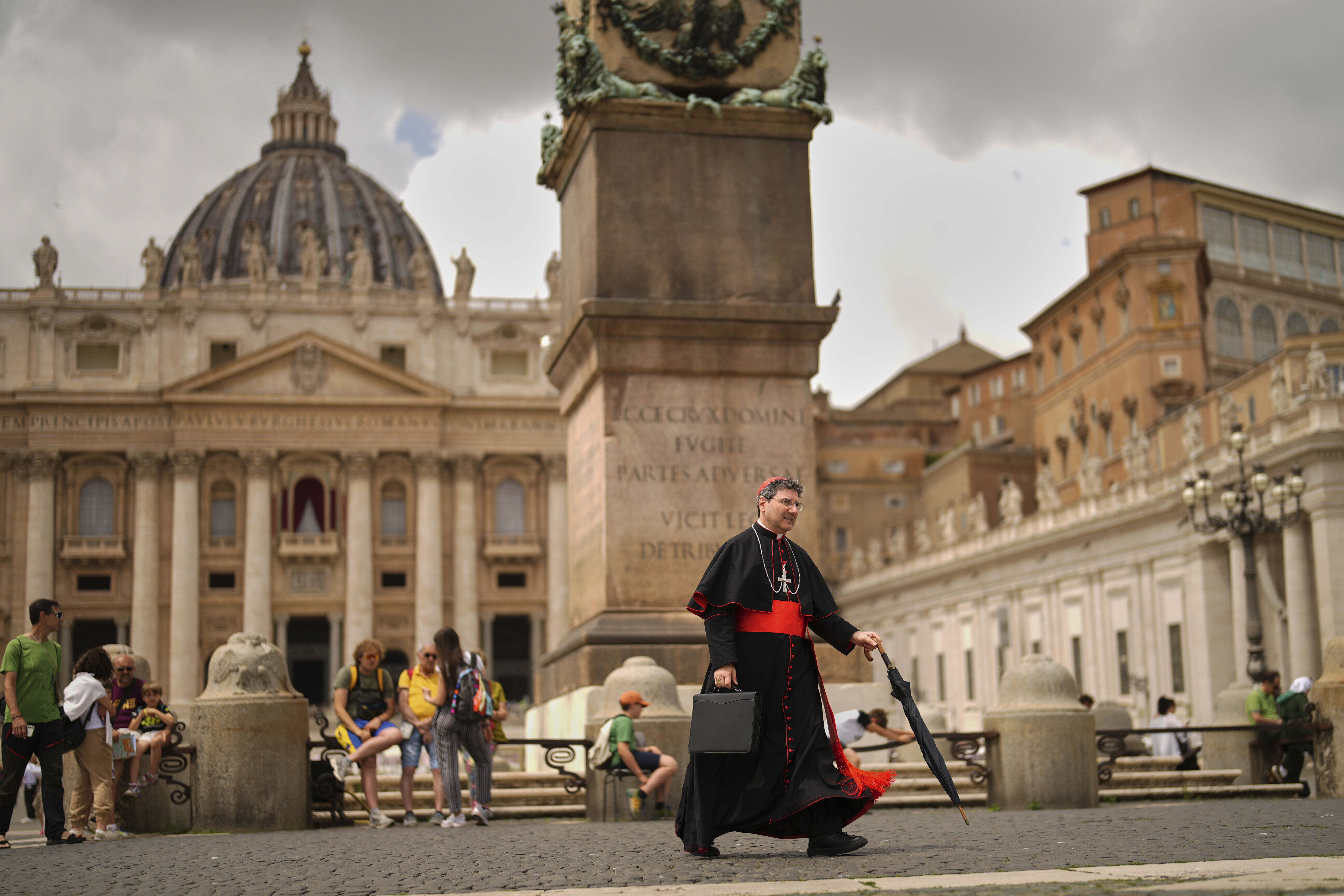 кардинали които ще участват в тайния конклав за да изберат