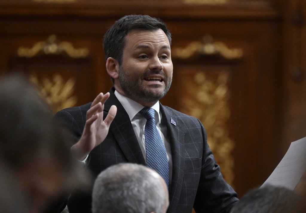 Лидерът на Sovereigntist Parti Québécois хвърля подкрепата си зад възможен