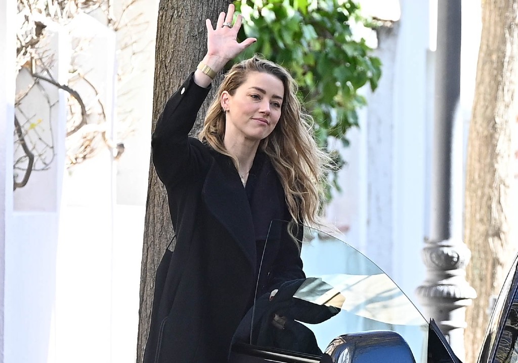 Amber Heard leaves home with a friend on December 7, 2024 in Madrid, Spain.