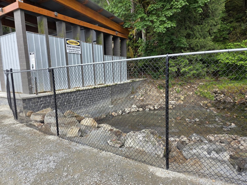 Битката за гореща извор в общността на Харисън продължава с