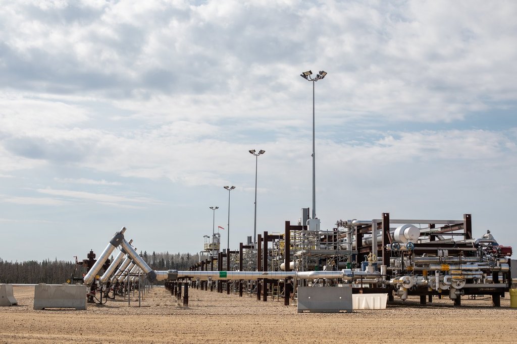 Cenovus Energy Inc казва че само основният персонал е в