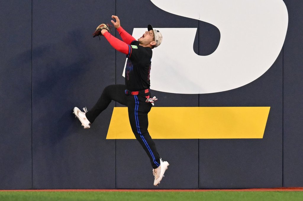 Торонто Мениджърът на Blue Jays Toronto John Schneider се съпротивлява на