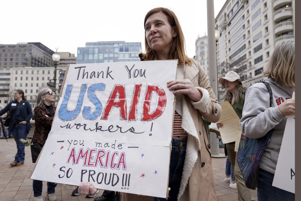 бившите американски президенти Барак Обама и Джордж У Буш изразиха