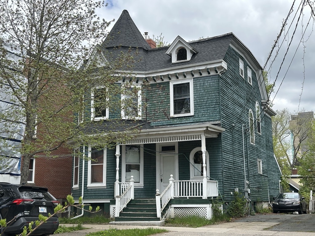 вековен викториански дом в юг Халифакс е спасен от разрушителната