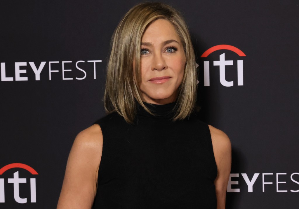 Полицията арестува мъж след като той катастрофира колата си в