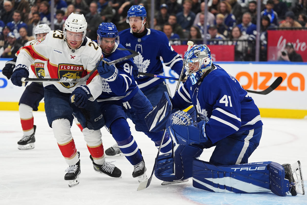 Отне на шест мача на Торонто Мейл Лифс за да