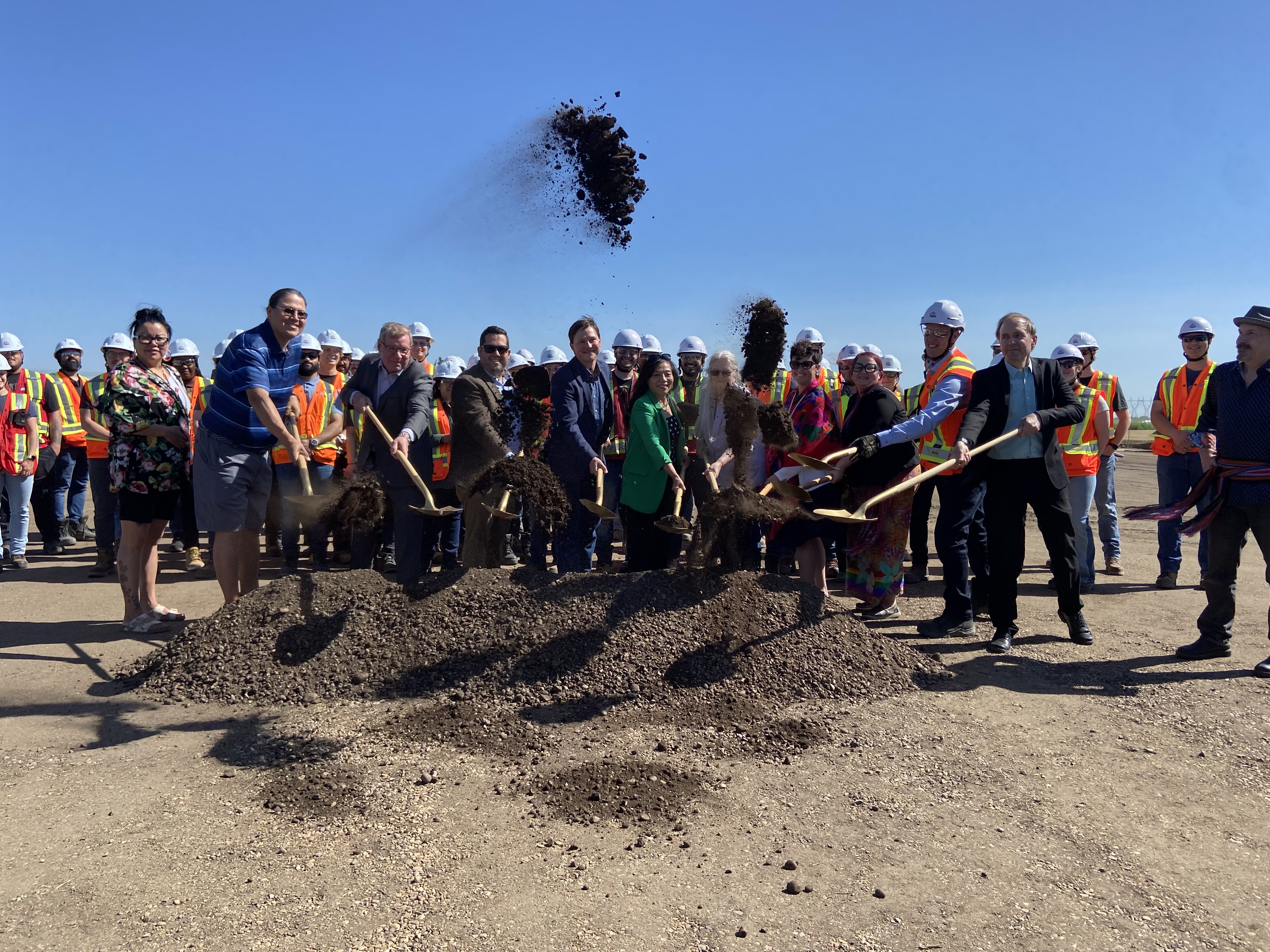 Градът на Едмънтън отбелязва крайъгълен камък за транзит в града