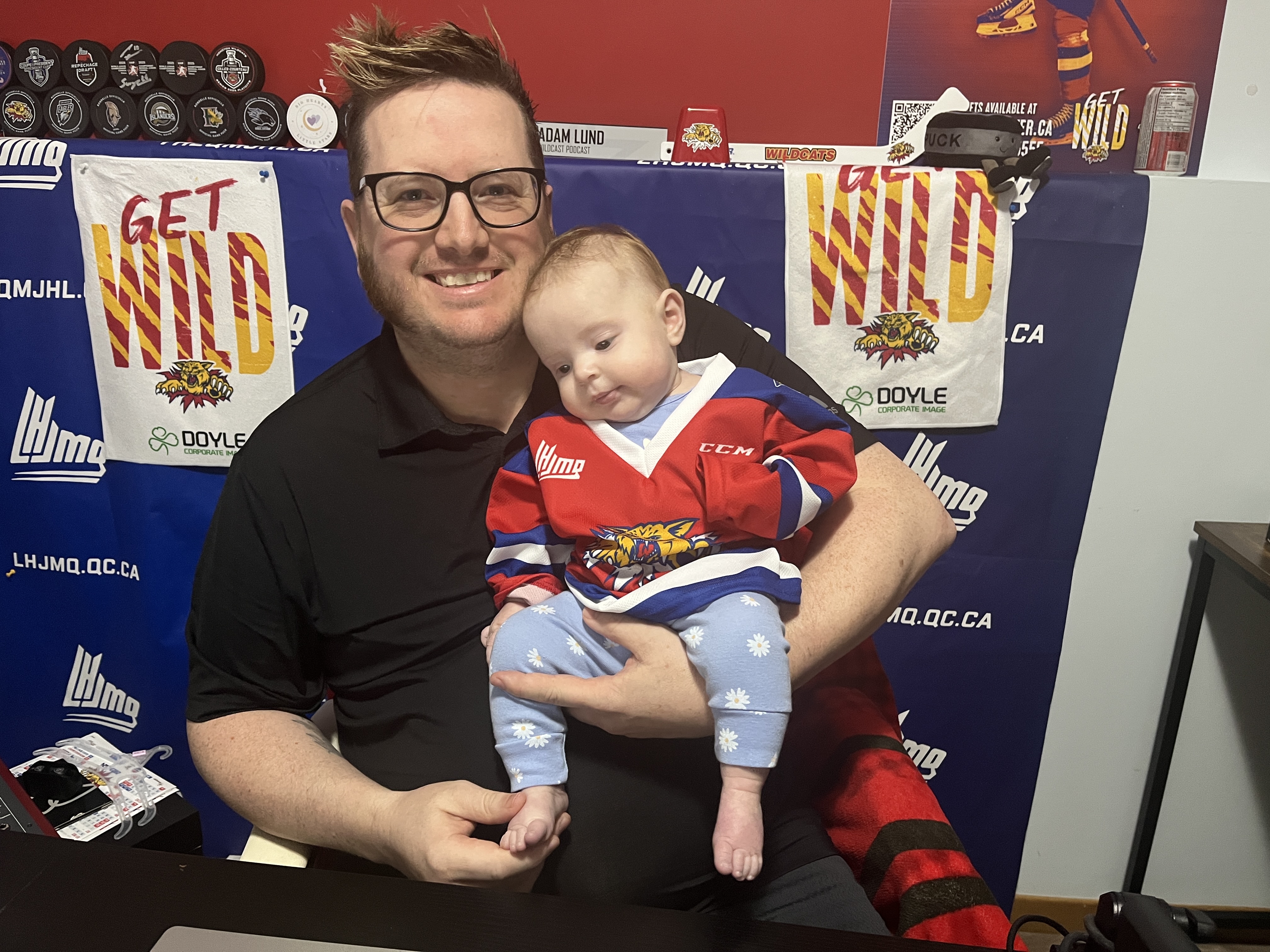 Монктонът Wildcats получи приветствие на героя пристигащ вкъщи със самолет