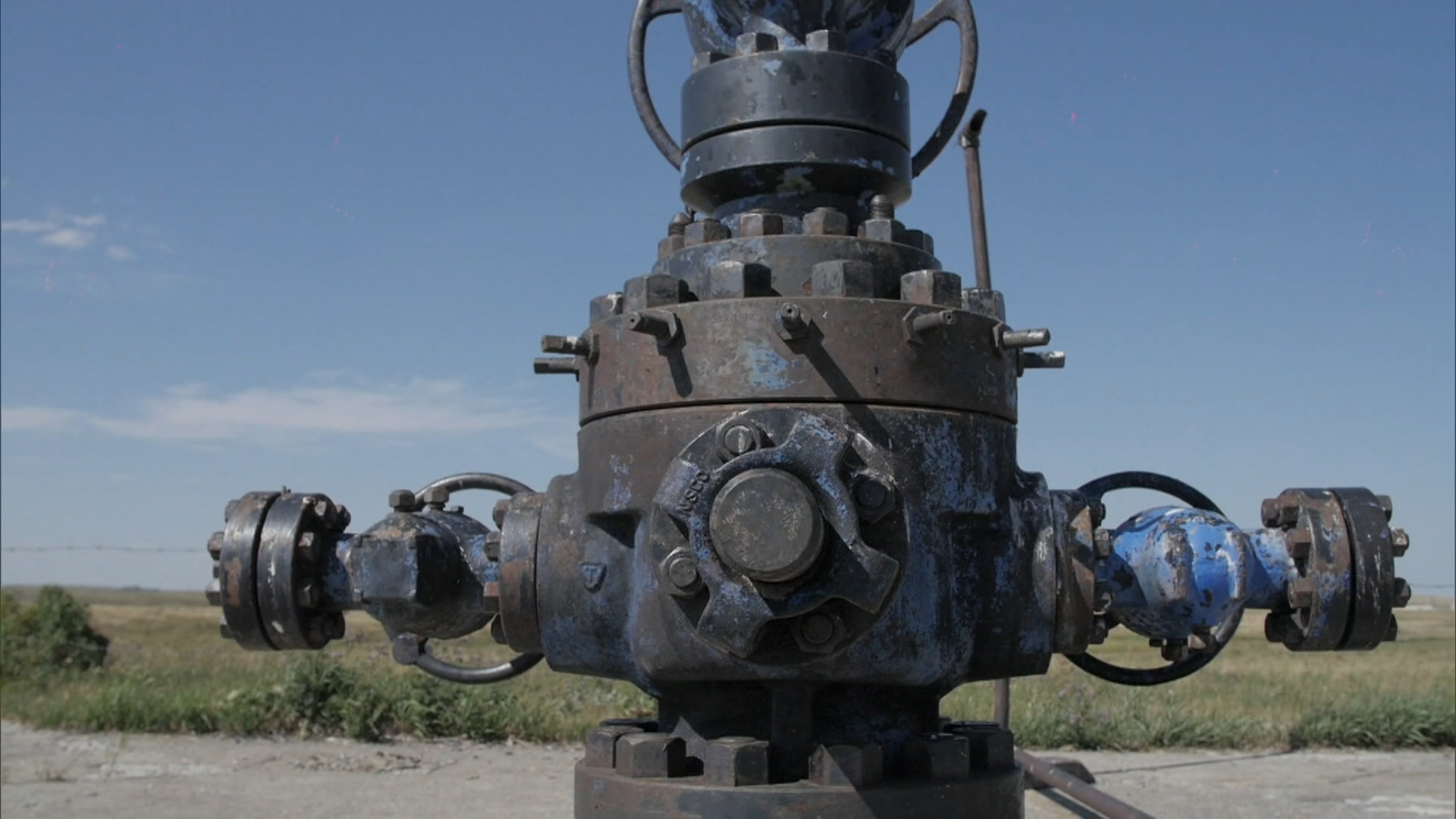 Нов доклад предупреждава годишният налог натоварен на петролните компании в