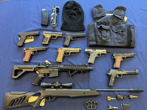 Полицията в Ню Брънсуик твърди че 22 годишен мъж който сега