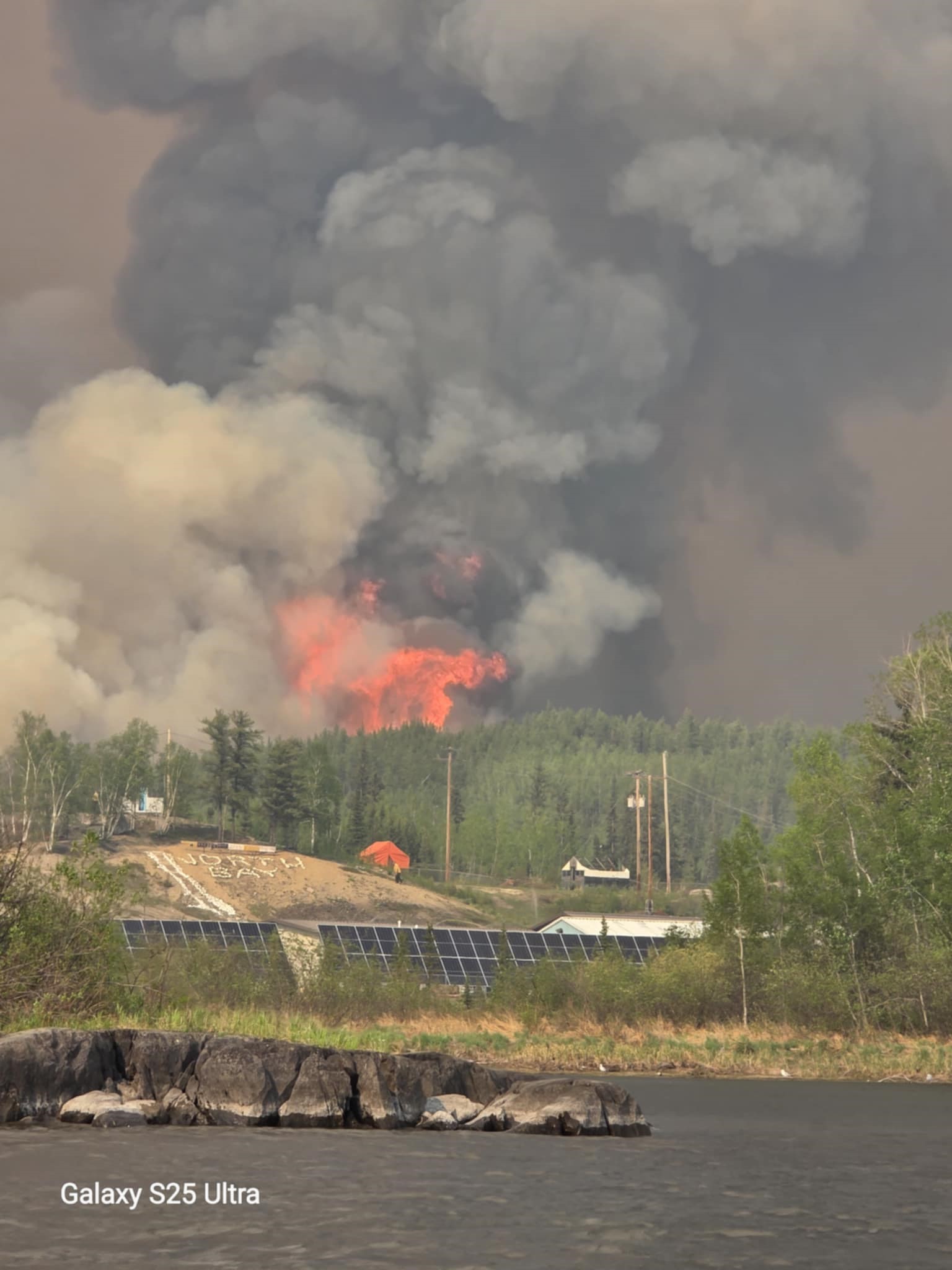 Докато дивите пожари продължават да бушуват в части от провинцията