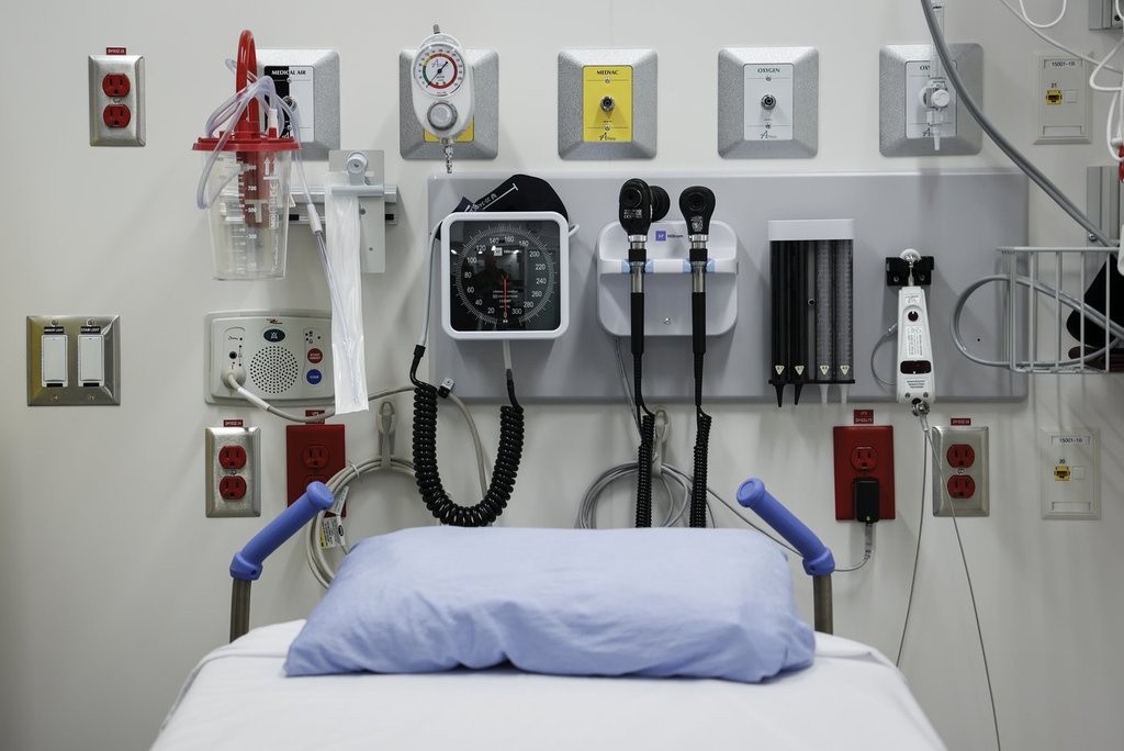 NDP на Алберта призовава Даниел Смит да признае и да се справи с „кризата“ на капацитета за спешна помощ