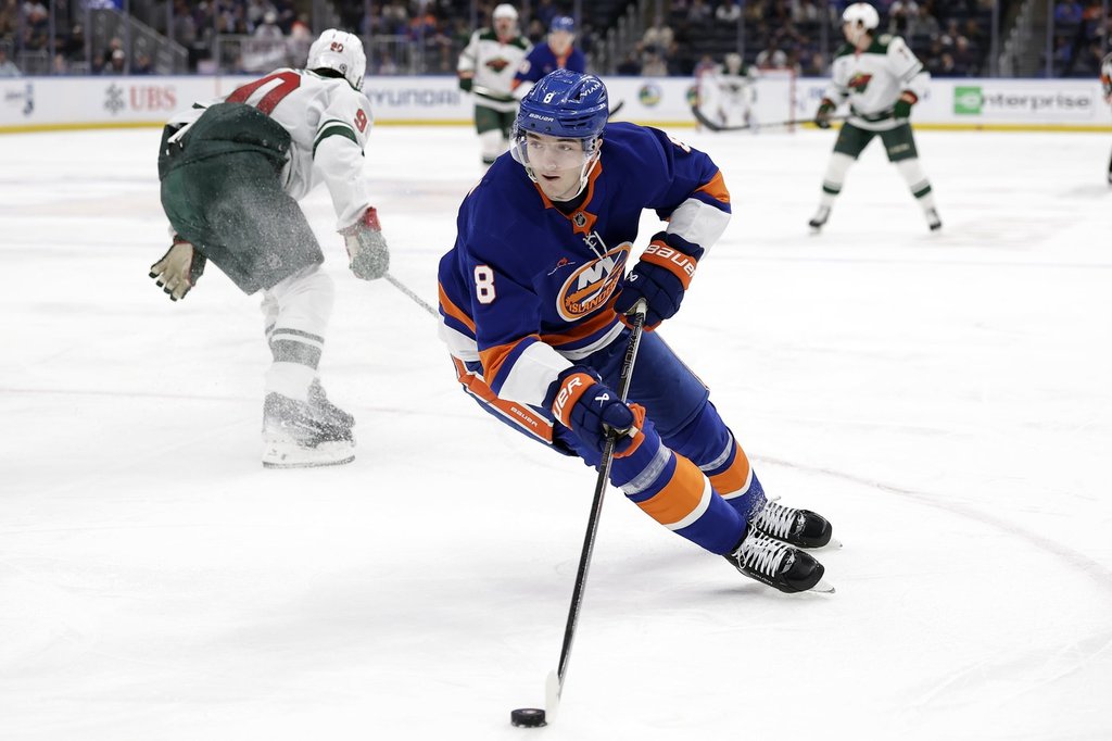 The Montreal Canadiens have acquired offensive defenceman from the New York