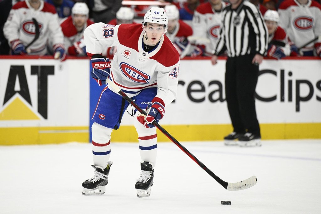 Защитникът на Montreal Canadiens Лейн Хътсън спечели трофея на Калдър