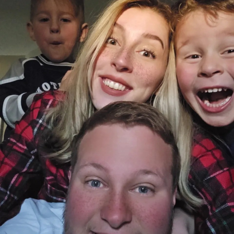 Brandon Lethbridge with his wife and sons in Leduc, Alta.